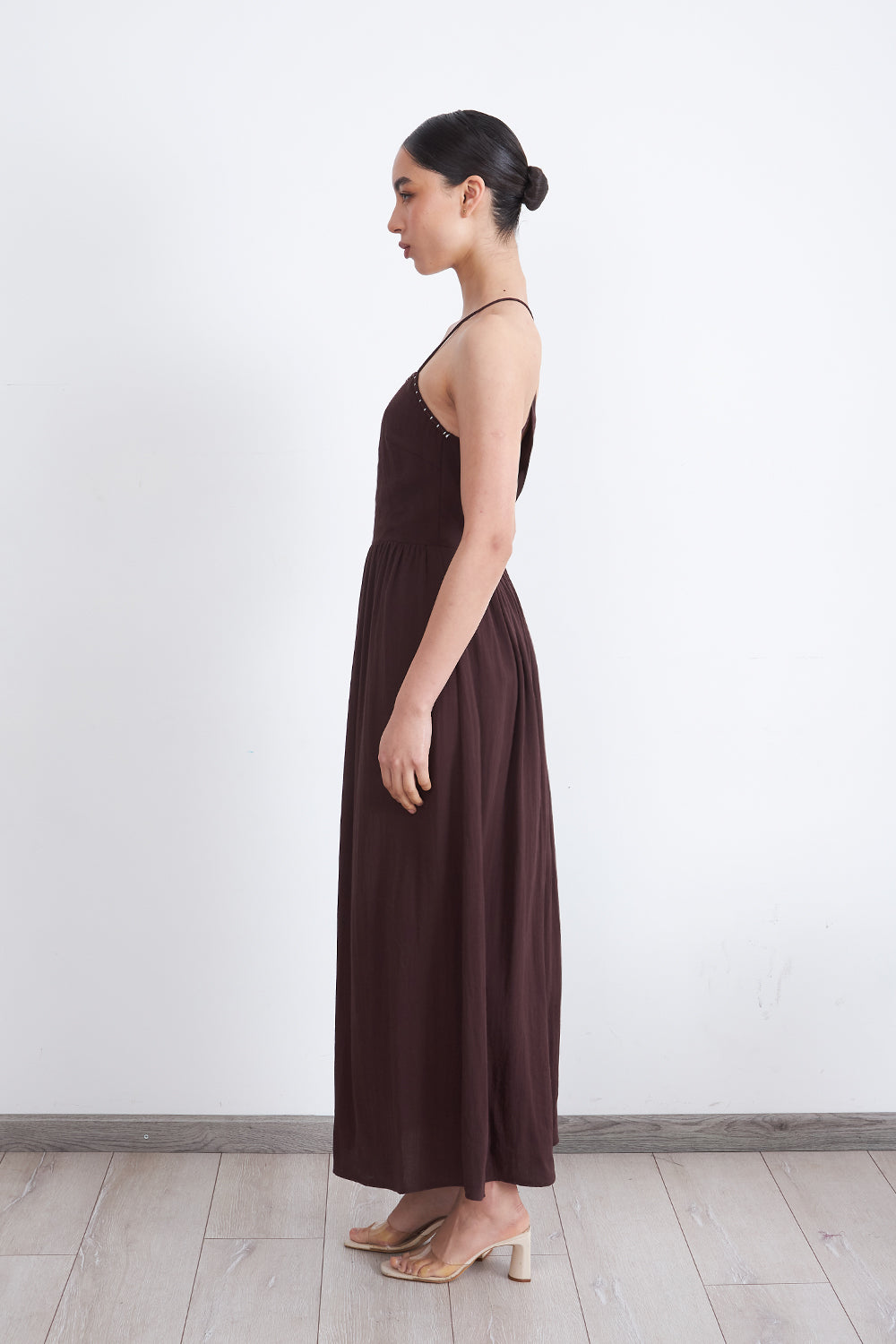 Vestido Halter Bordado Frontal Café