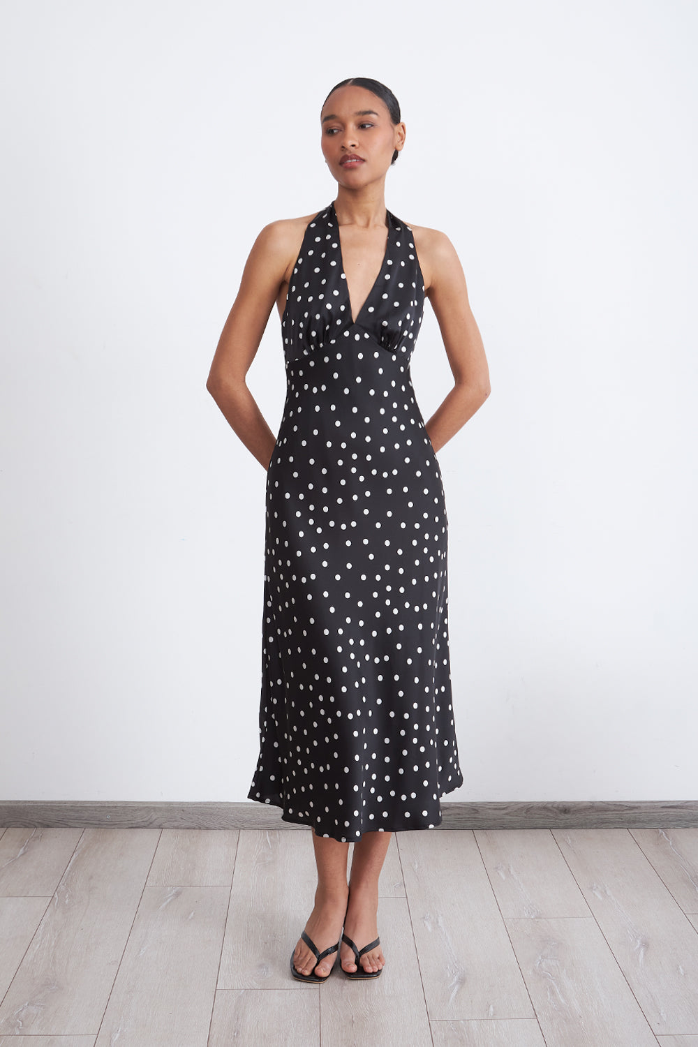 Vestido Tipo Satín Puntos Negro