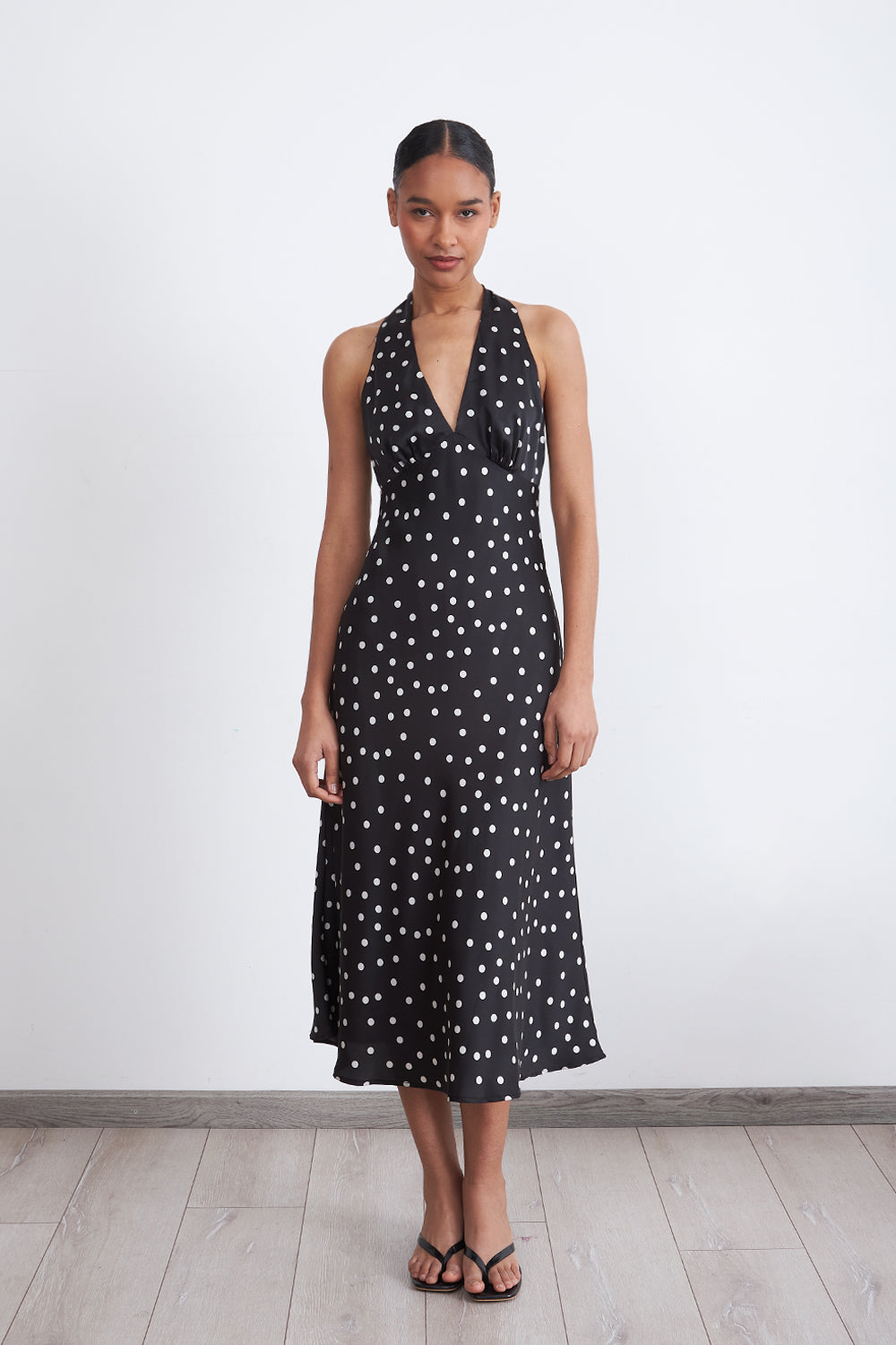 Vestido Tipo Satín Puntos Negro