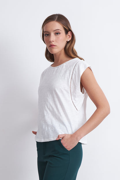 Polera Manga Caída Detalle Calado Blanco