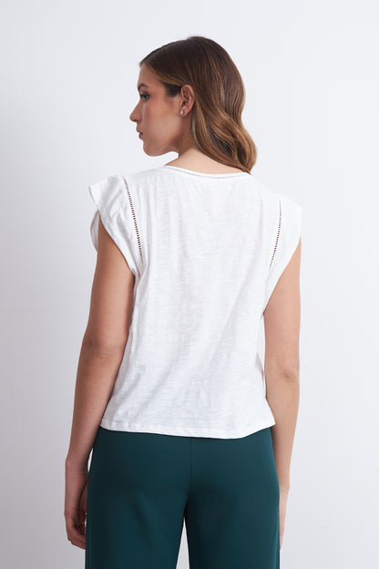 Polera Manga Caída Detalle Calado Blanco