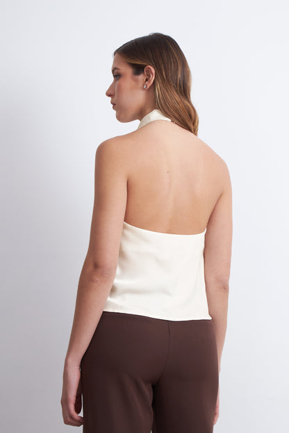 Blusa Drapeada Tipo Satín Cuello Alto Blanco