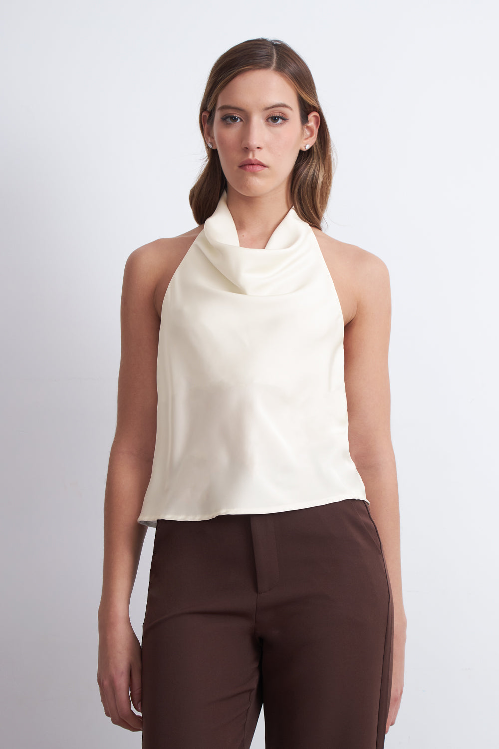 Blusa Drapeada Tipo Satín Cuello Alto Blanco