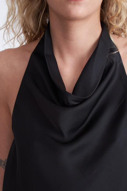 Blusa Drapeada Tipo Satín Cuello Alto Negro