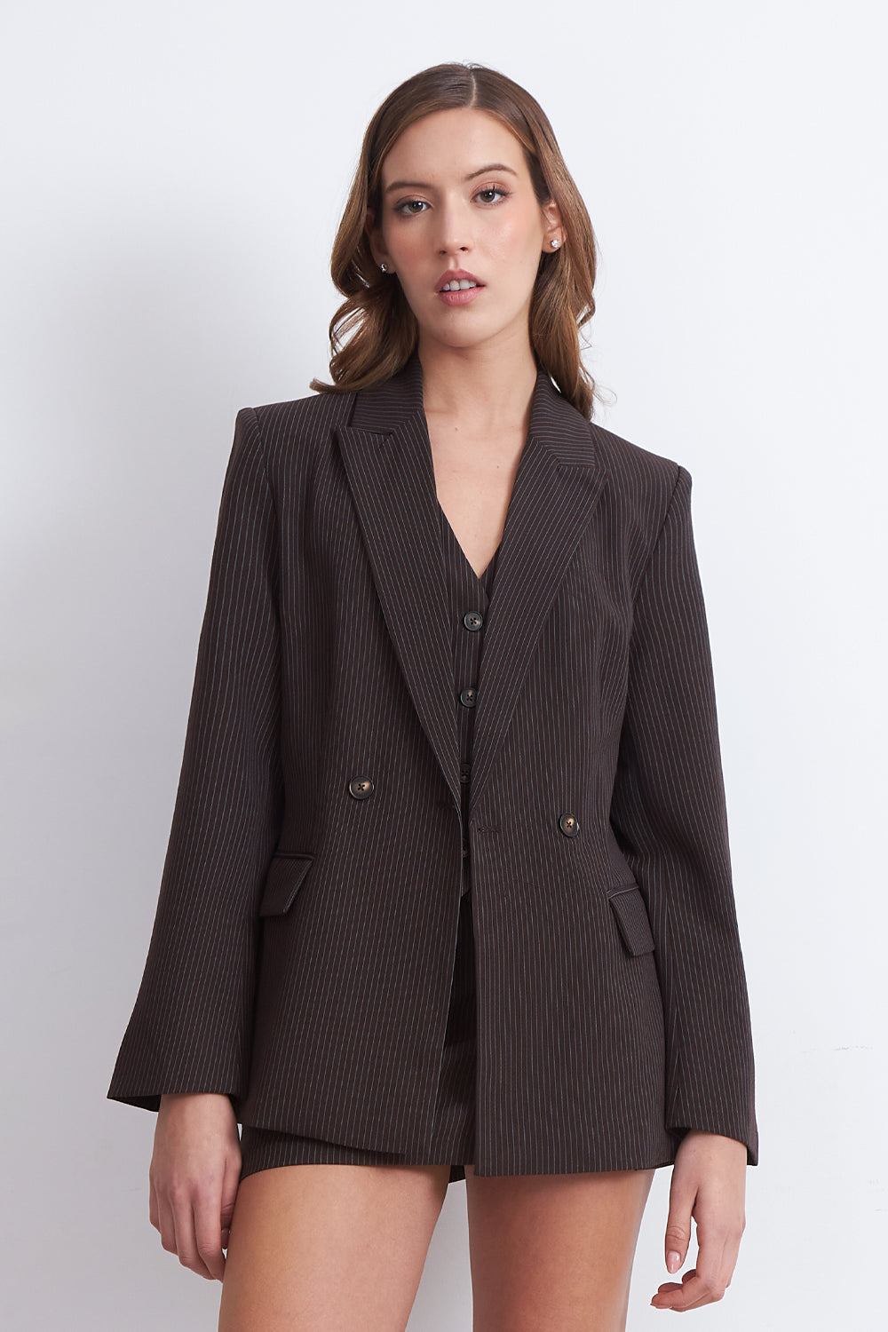 Blazer Cruzado Rayas Diplomáticas Café