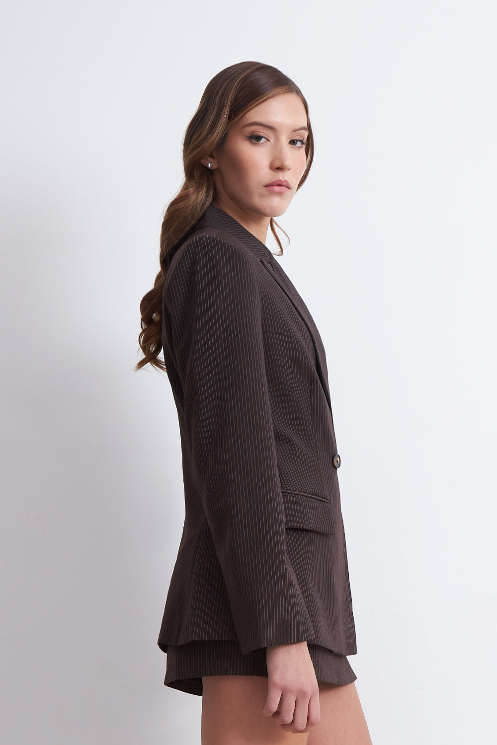 Blazer Cruzado Rayas Diplomáticas Café