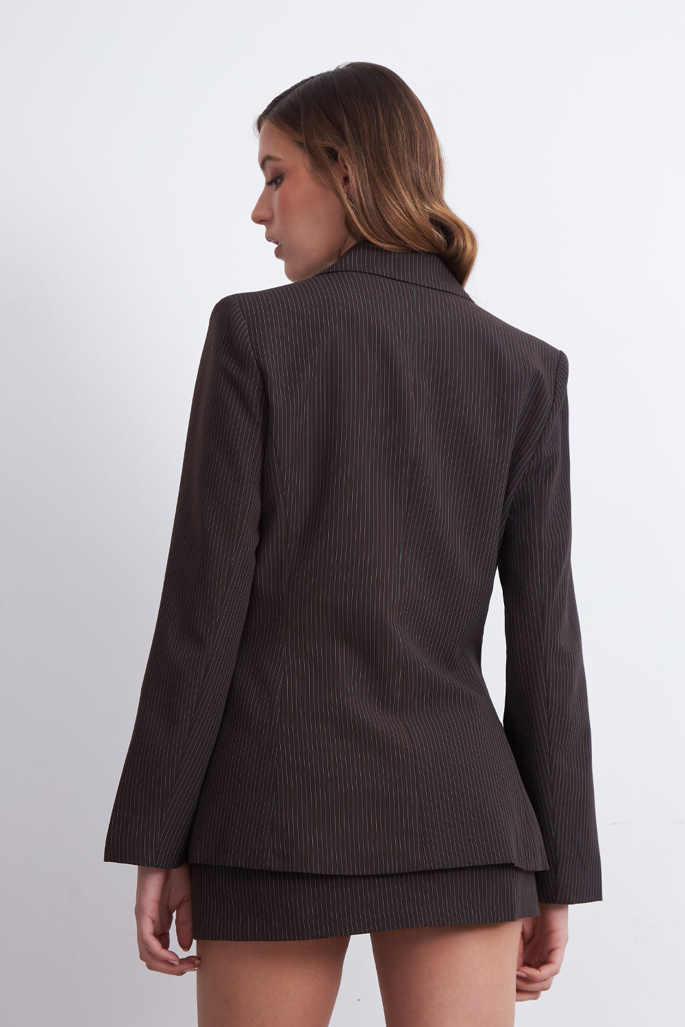 Blazer Cruzado Rayas Diplomáticas Café
