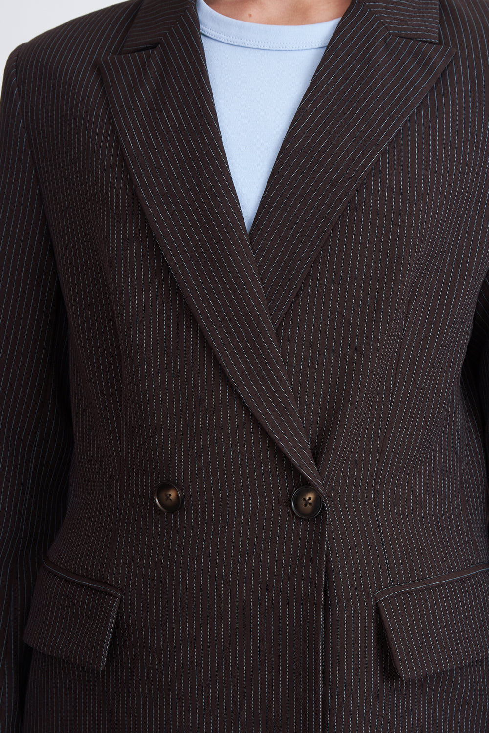 Blazer Cruzado Rayas Diplomáticas Café