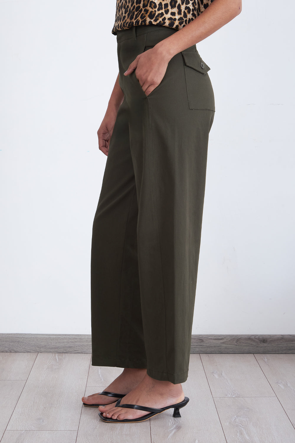 Pantalón Corte Barrel Oliva