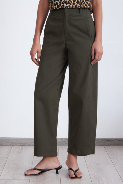 Pantalón Corte Barrel Oliva
