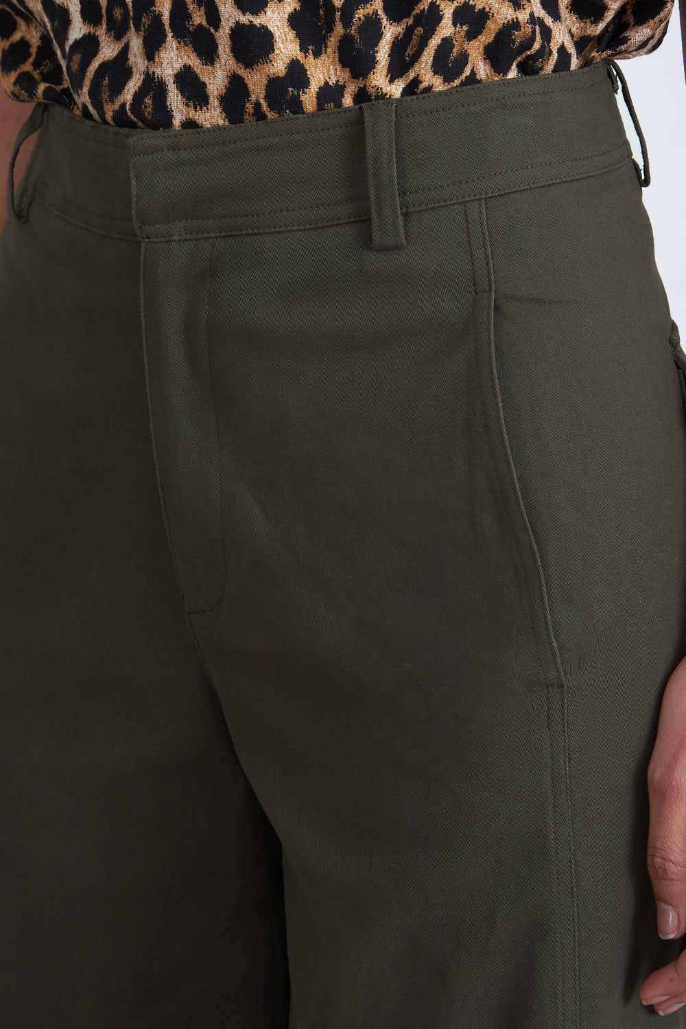 Pantalón Corte Barrel Oliva
