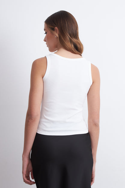 Top Sin Mangas Cuello U Blanco