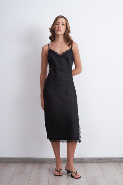 Vestido Lencero Satinado con Encaje Negro