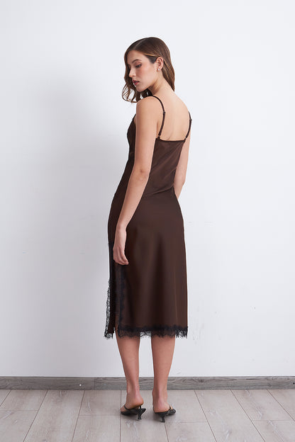 Vestido Lencero Satinado con Encaje Café
