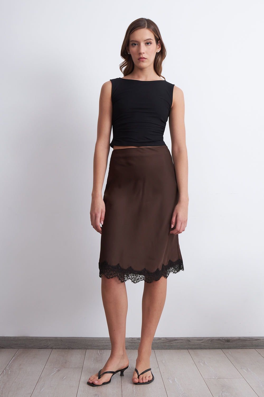 Falda Midi Tipo Satín y Encaje Café