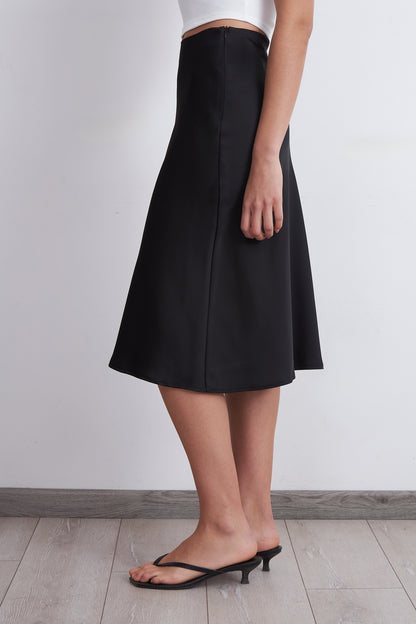 Falda Tipo Satín Negro