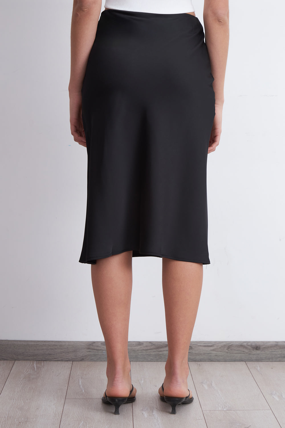 Falda Tipo Satín Negro