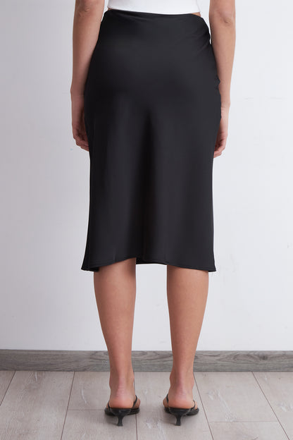 Falda Tipo Satín Negro