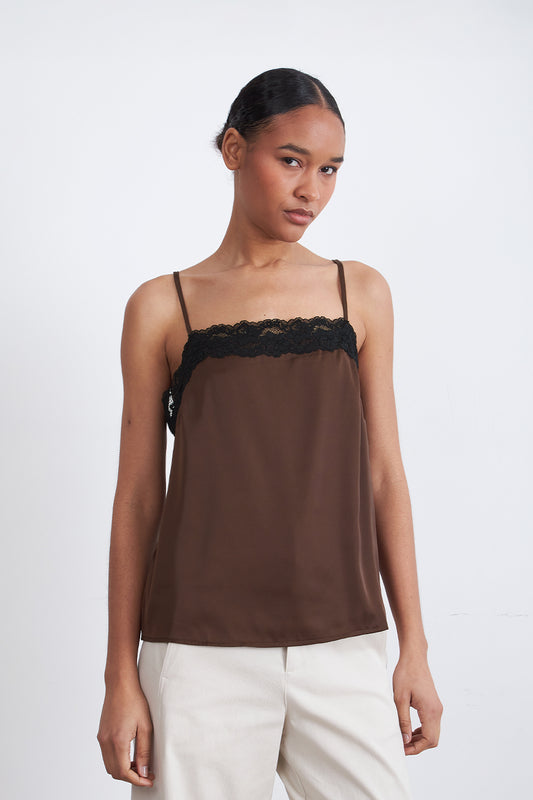 Blusa Tipo Satín Escote Cuadrado Café
