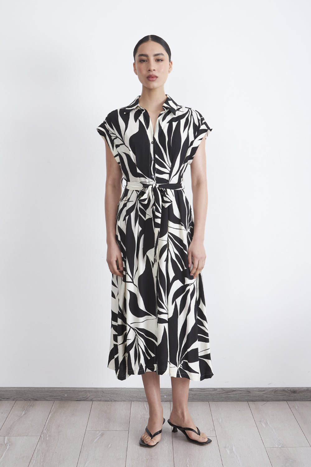 Vestido Cuello Camisero Cinturón Negro