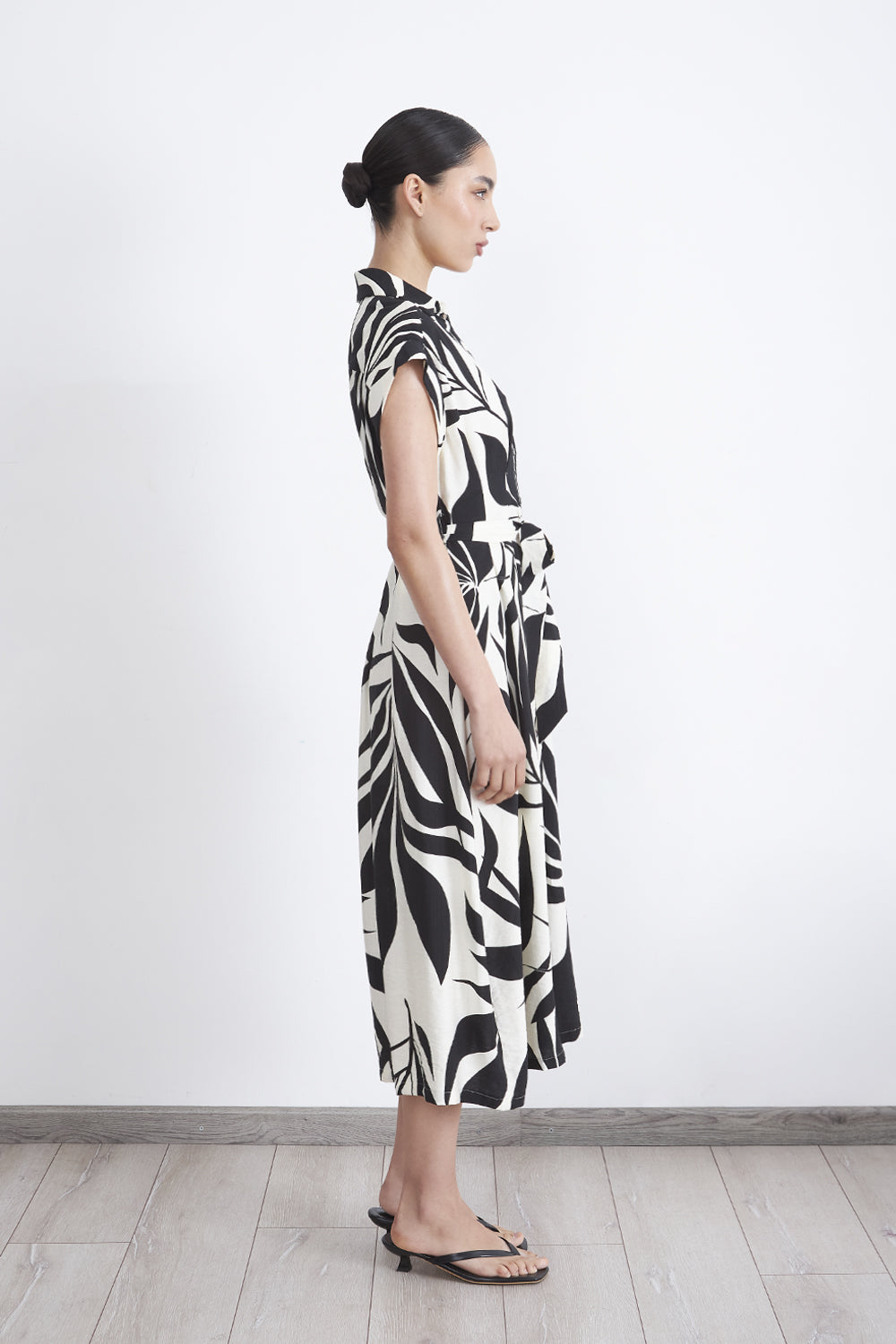 Vestido Cuello Camisero Cinturón Negro