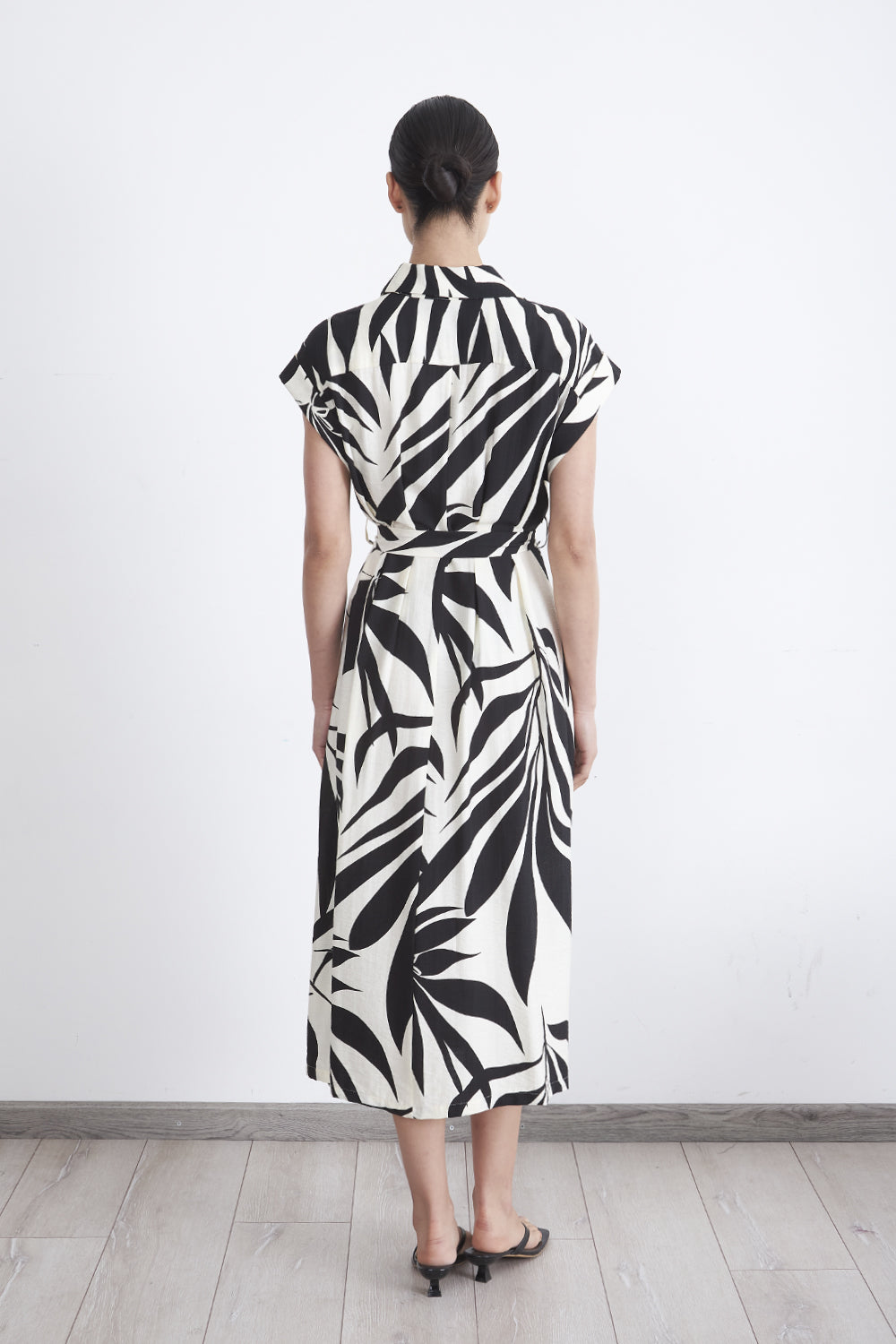 Vestido Cuello Camisero Cinturón Negro