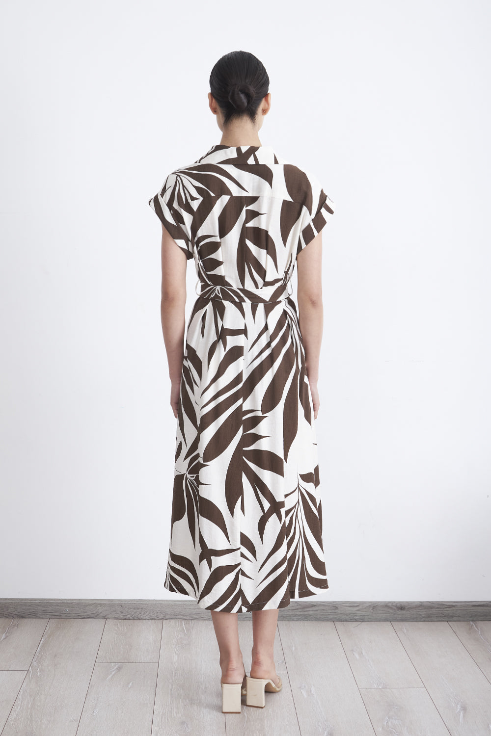 Vestido Cuello Camisero Cinturón Café