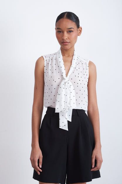 Blusa Puntos Corbatín Blanco