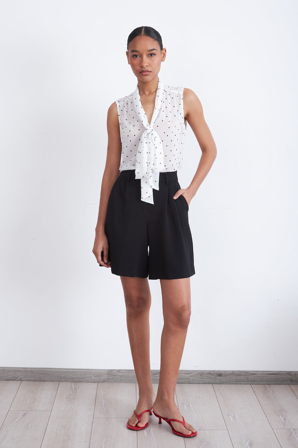Blusa Puntos Corbatín Blanco