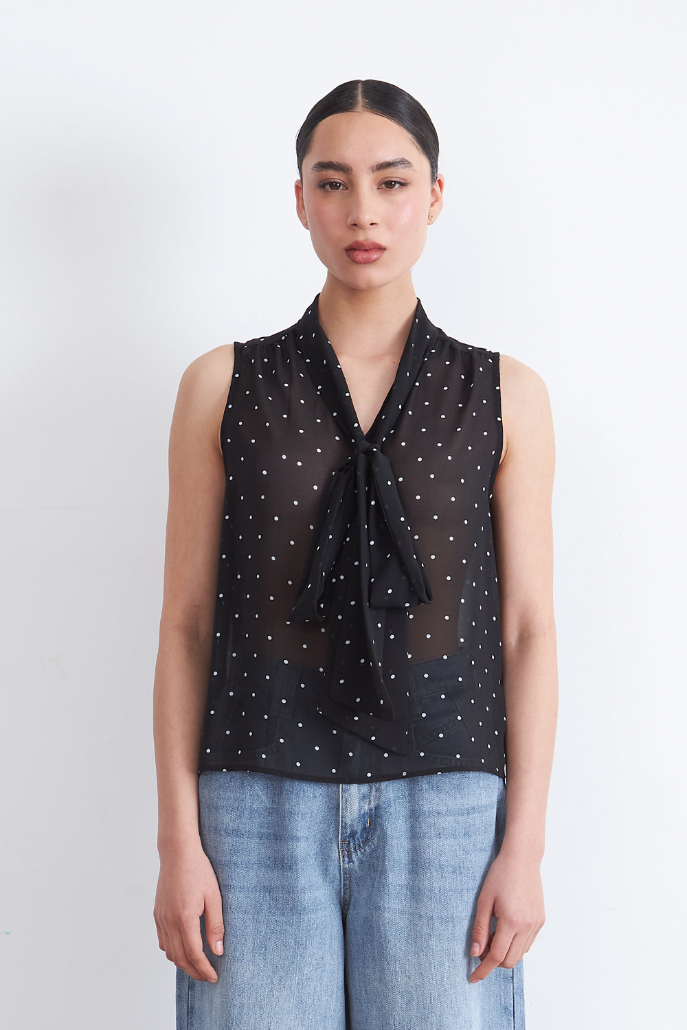 Blusa Puntos Corbatín Negro