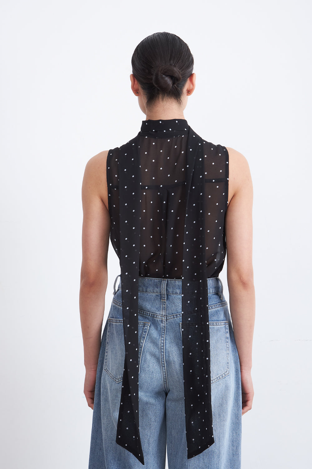 Blusa Puntos Corbatín Negro