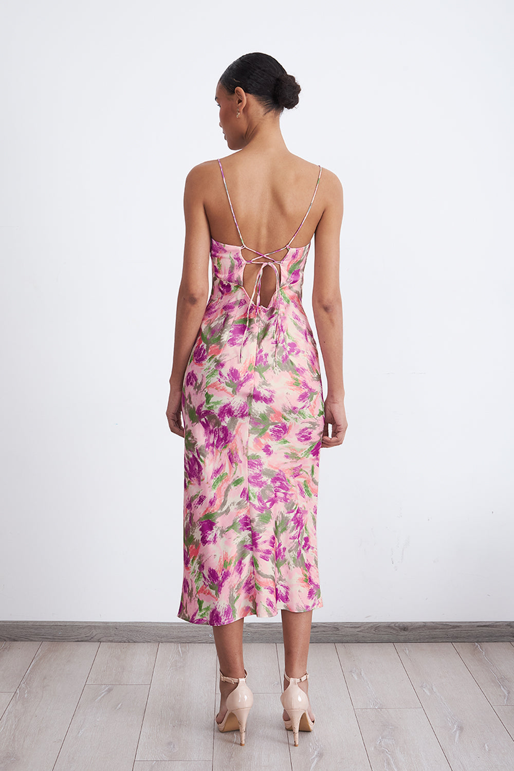 Vestido Satinado Escote Fruncido Rosado