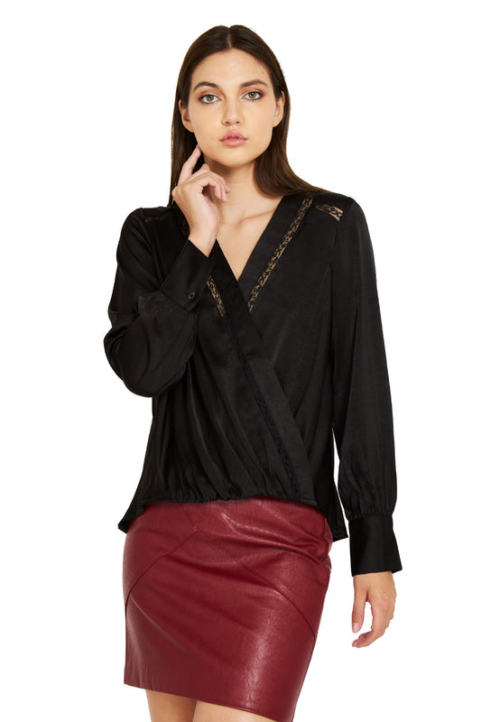 Blusa Detalles Encaje Negro
