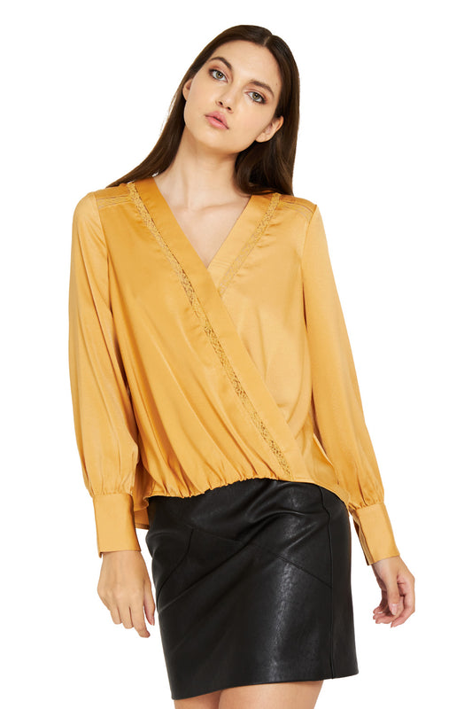 Blusa Detalles Encaje Mostaza