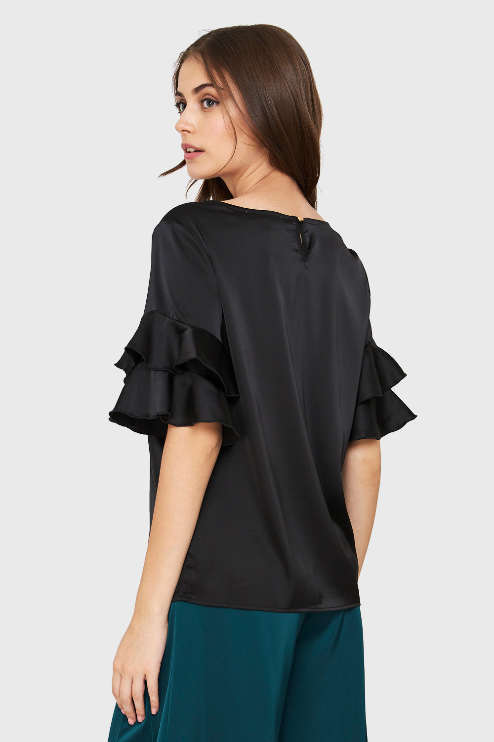 Blusa Tipo Satín Vuelos Negro