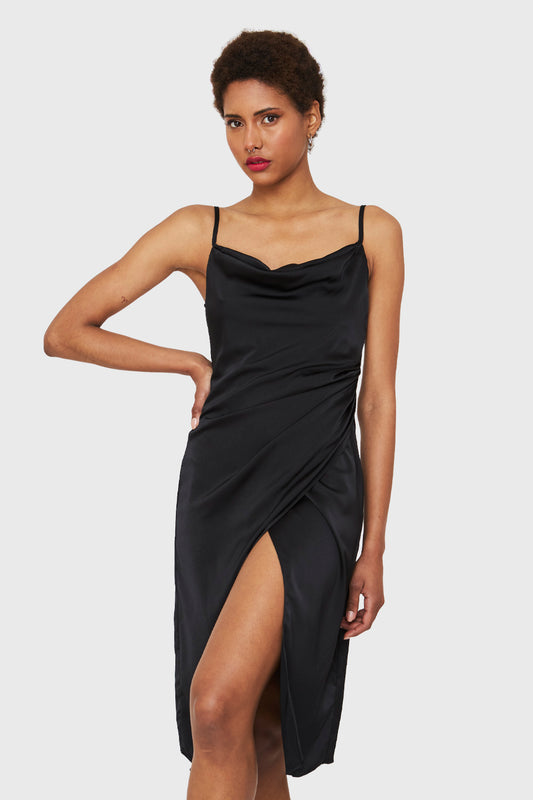 Vestido Tipo Satín Detalles Drapeados Negro