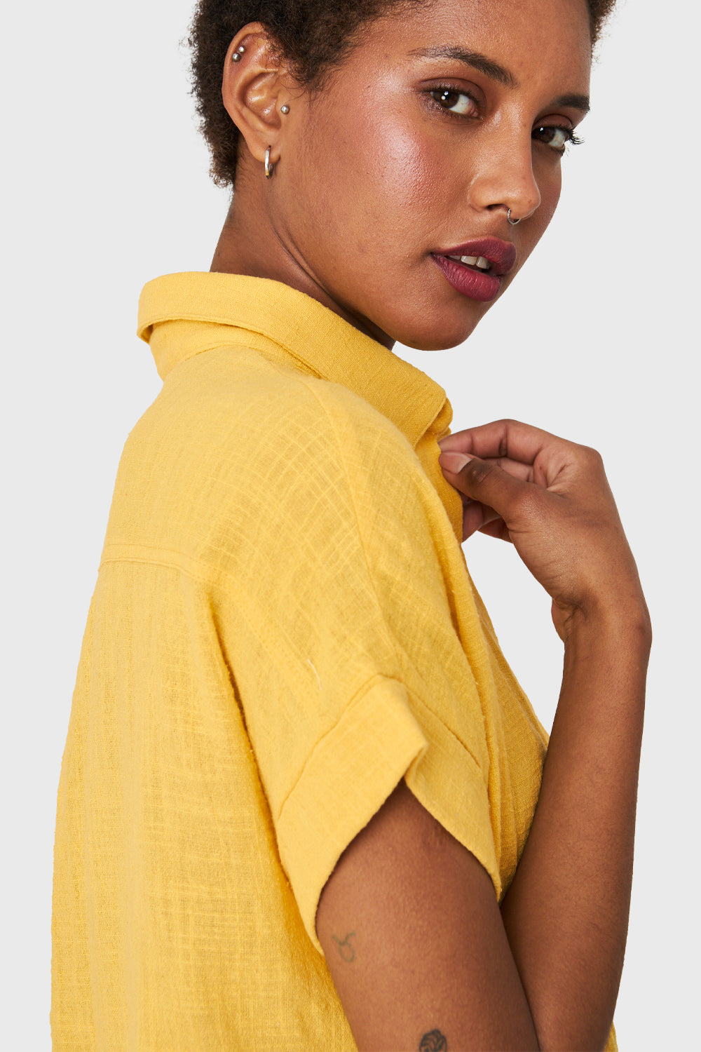 Camisa Bolsillo Manga Corta Amarillo