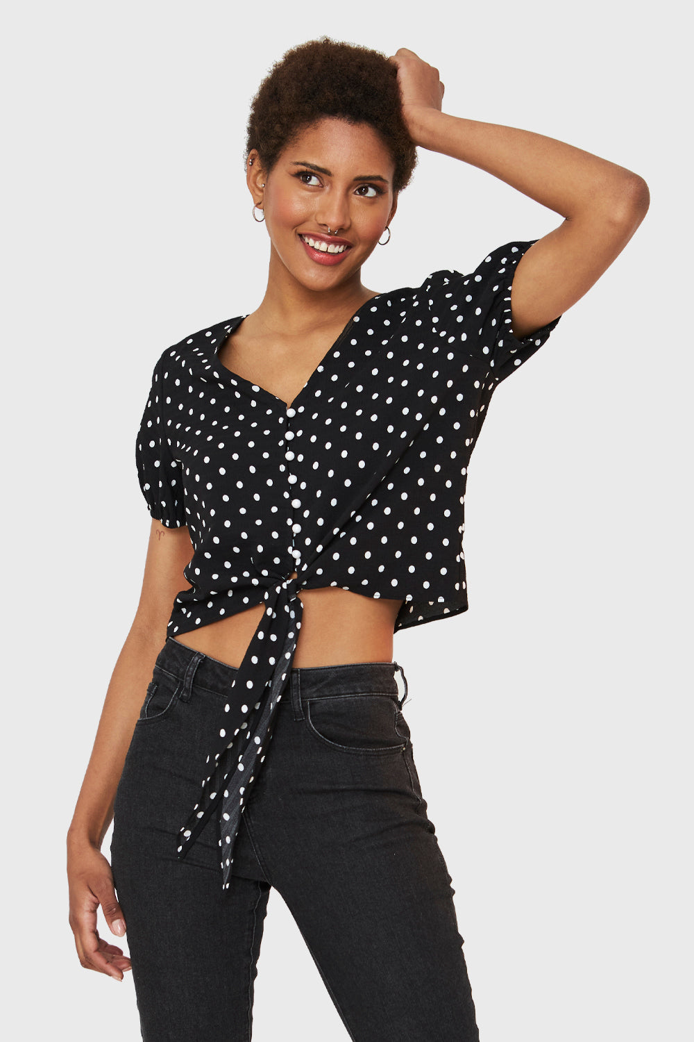 Blusa Lunares Y Nudo Negro