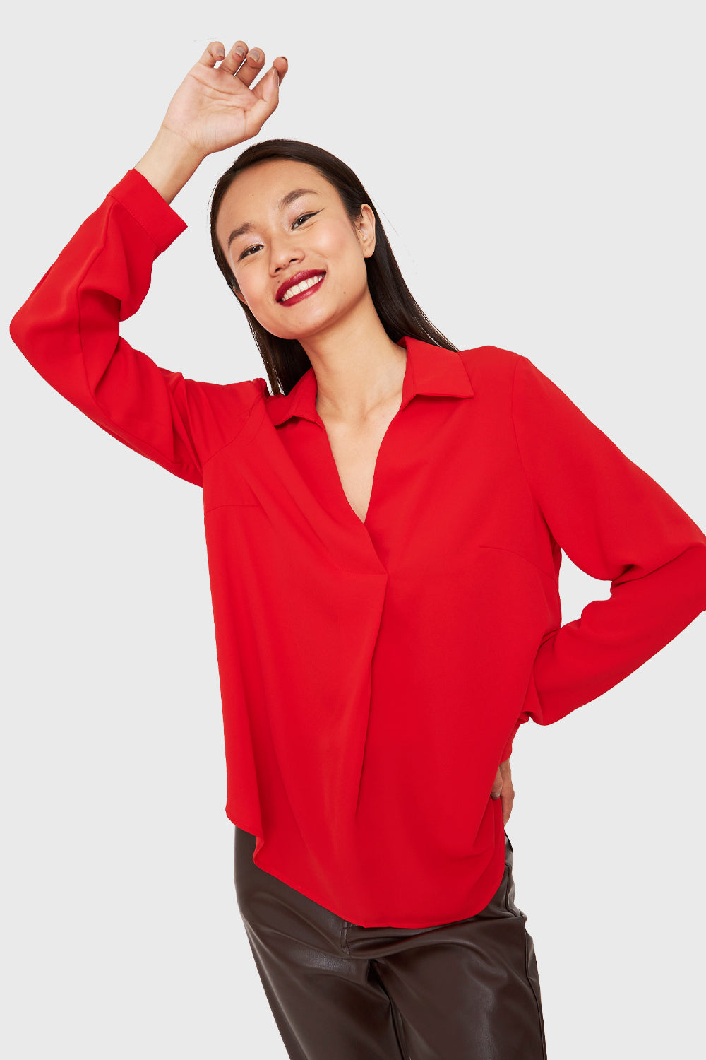 Blusa Cuello Camisero Escote V Rojo